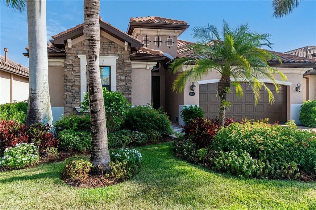 2938 Aviamar Cir, Naples, FL 34114-1