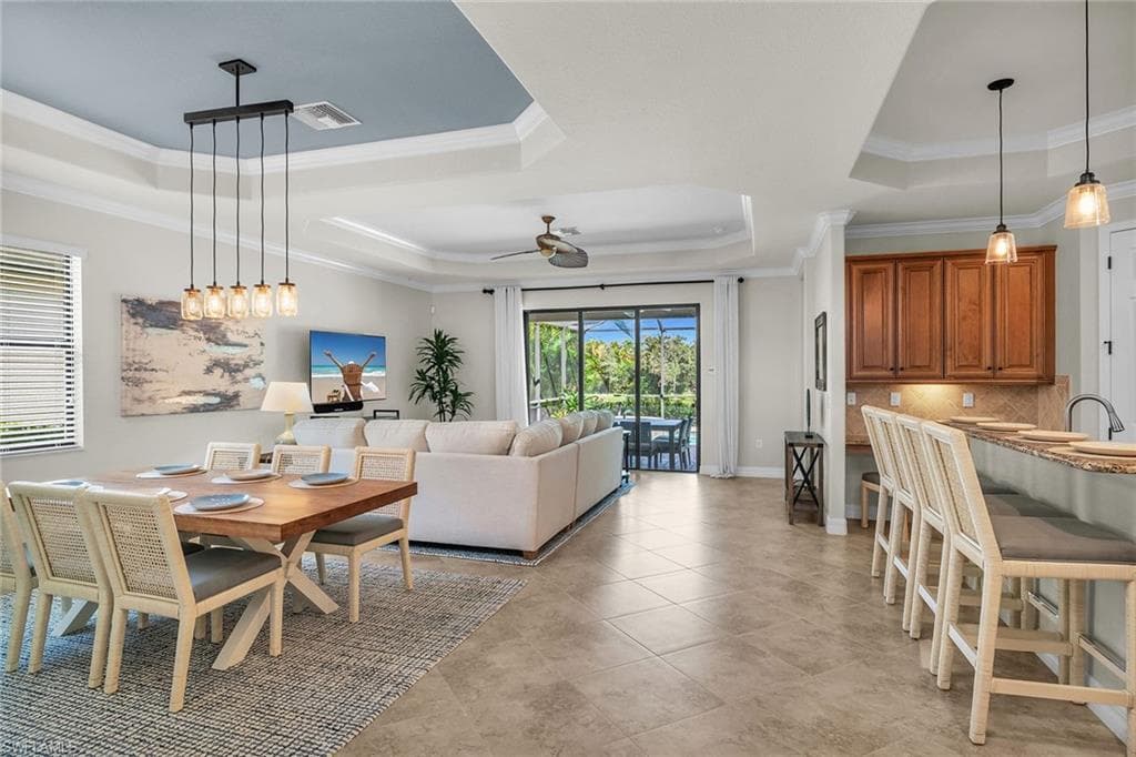 2938 Aviamar Cir, Naples, FL 34114-3