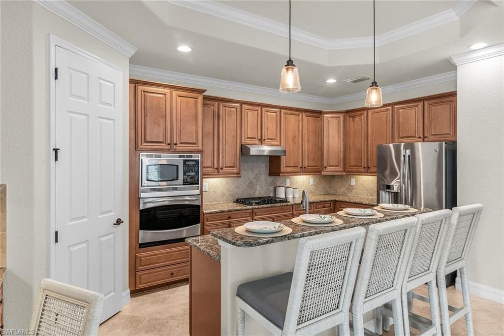 2938 Aviamar Cir, Naples, FL 34114-5