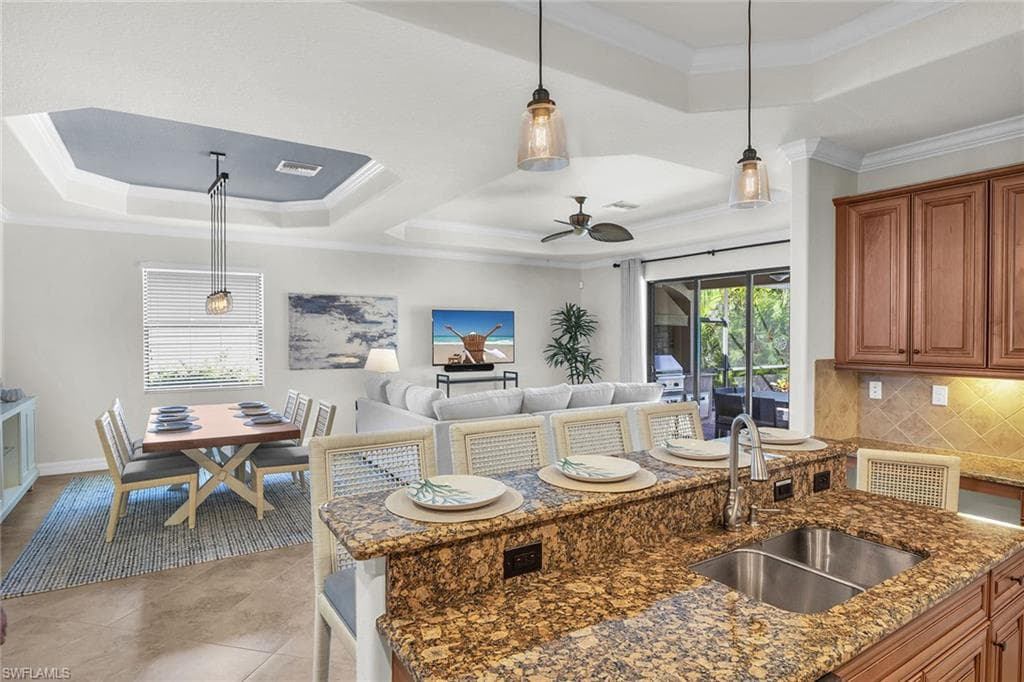 2938 Aviamar Cir, Naples, FL 34114-6