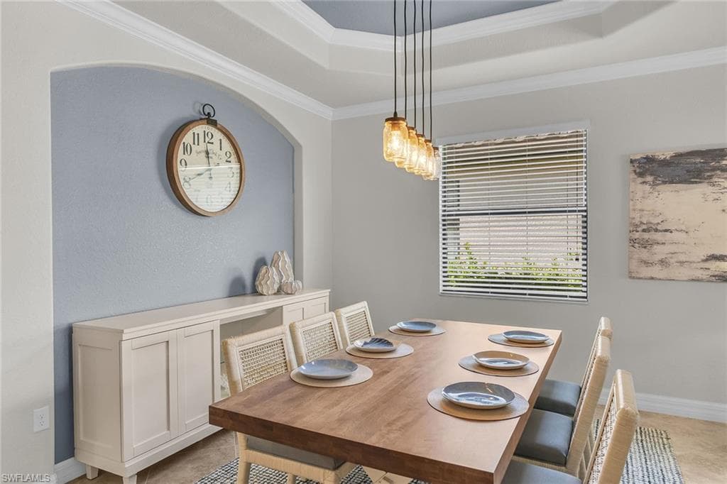 2938 Aviamar Cir, Naples, FL 34114-7
