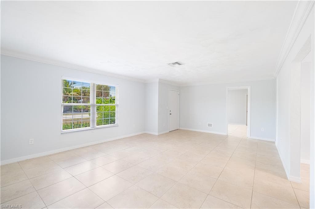 798 93rd Ave N, Naples, FL 34108-4