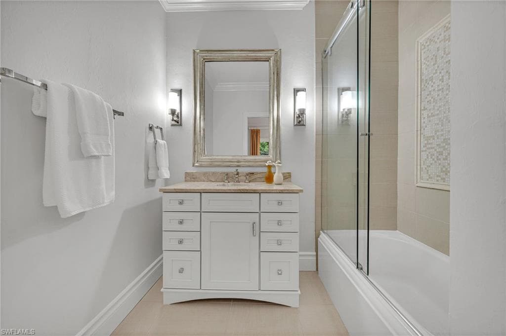 701 Tamarind Ct, Naples, FL 34108-17