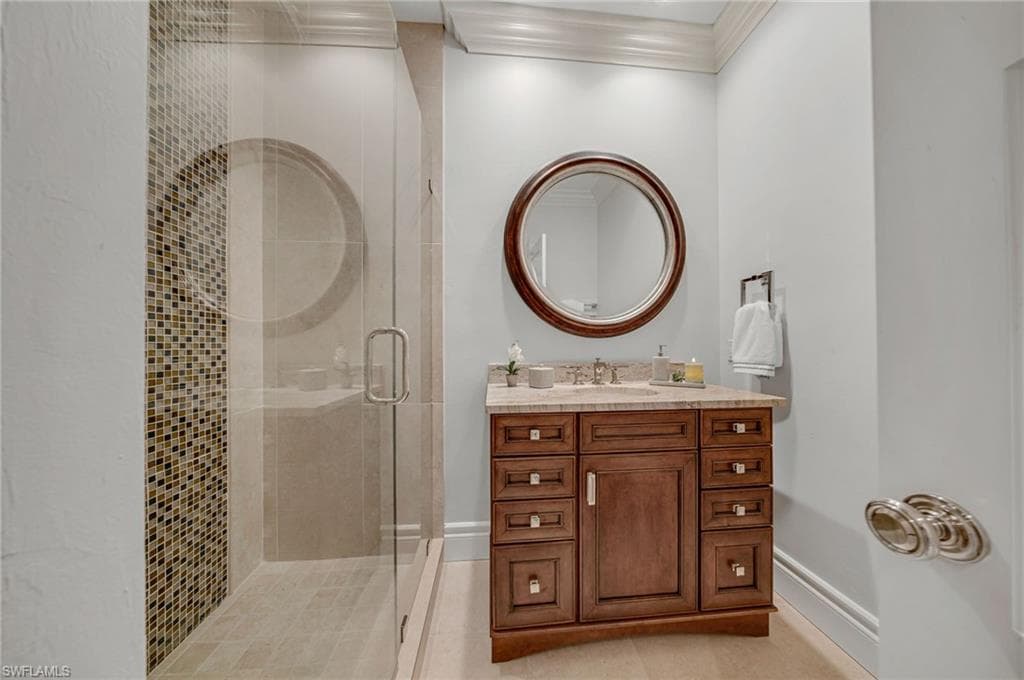 701 Tamarind Ct, Naples, FL 34108-19