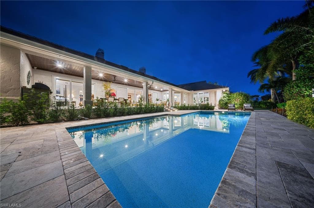 701 Tamarind Ct, Naples, FL 34108-24