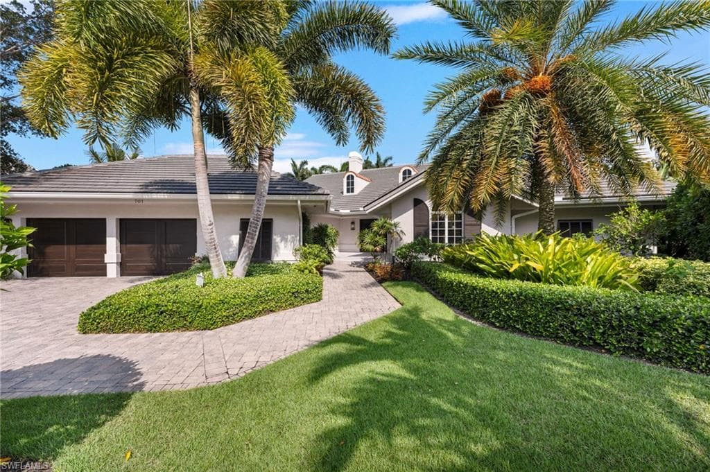 701 Tamarind Ct, Naples, FL 34108-26