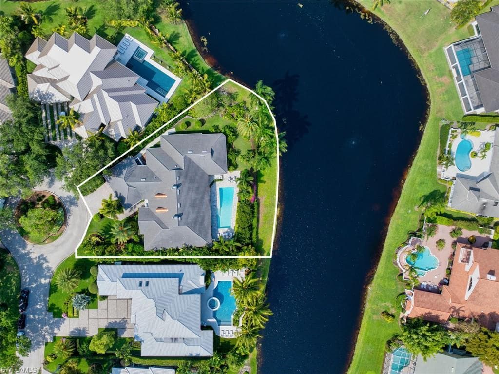 701 Tamarind Ct, Naples, FL 34108-28
