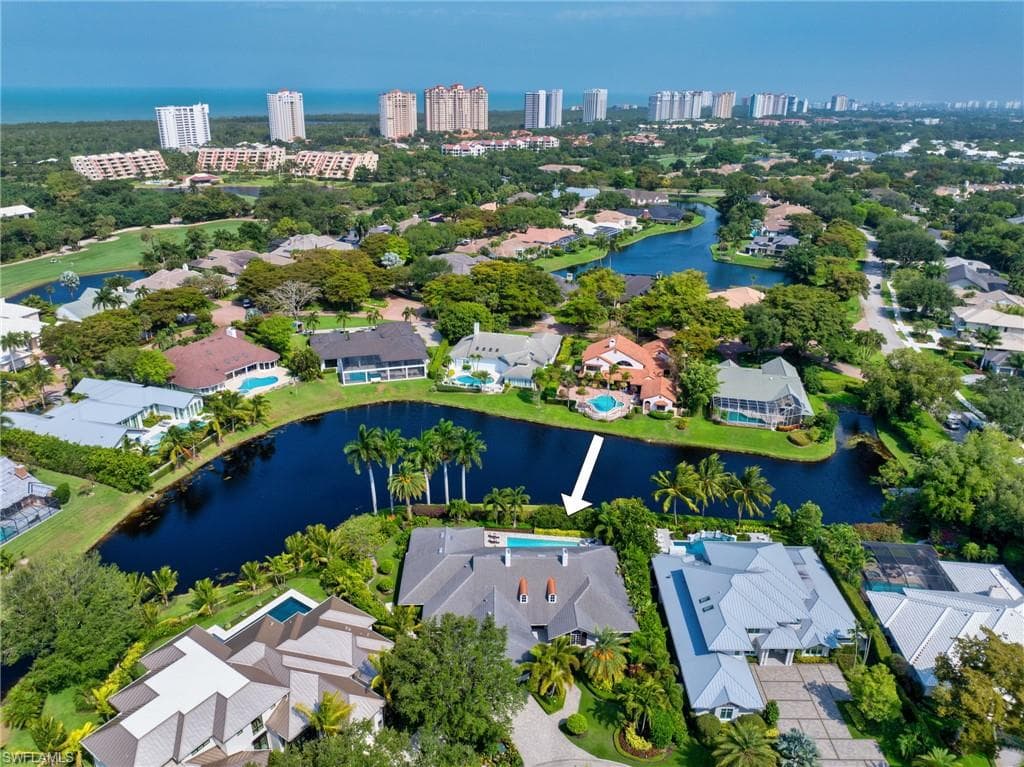 701 Tamarind Ct, Naples, FL 34108-2
