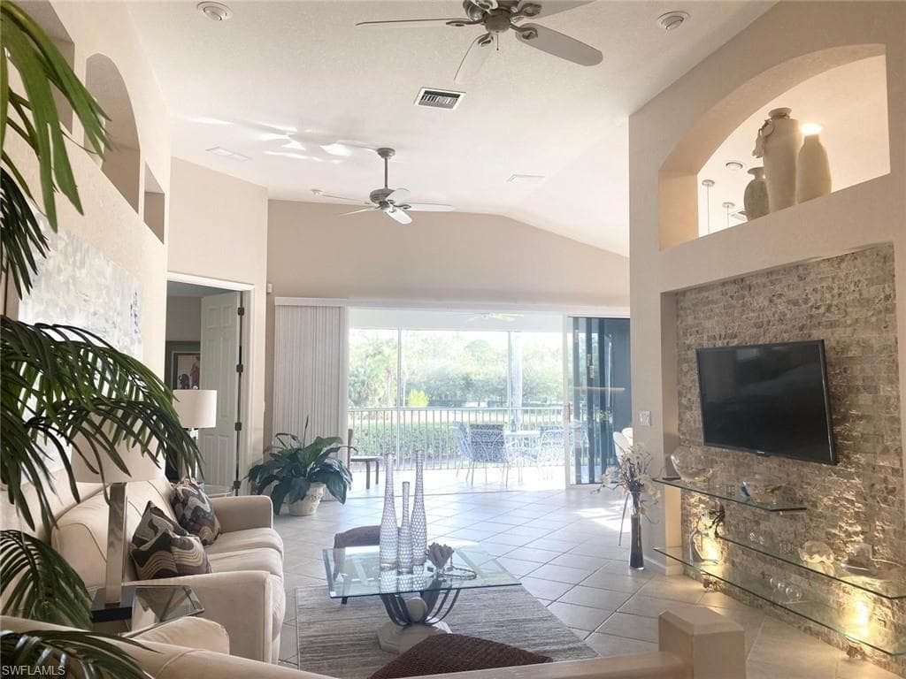 6822 Ascot Dr 202, Naples, FL 34113-3