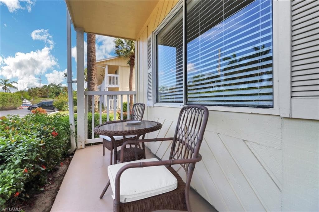 4623 Bayshore Dr C1, Naples, FL 34112-4