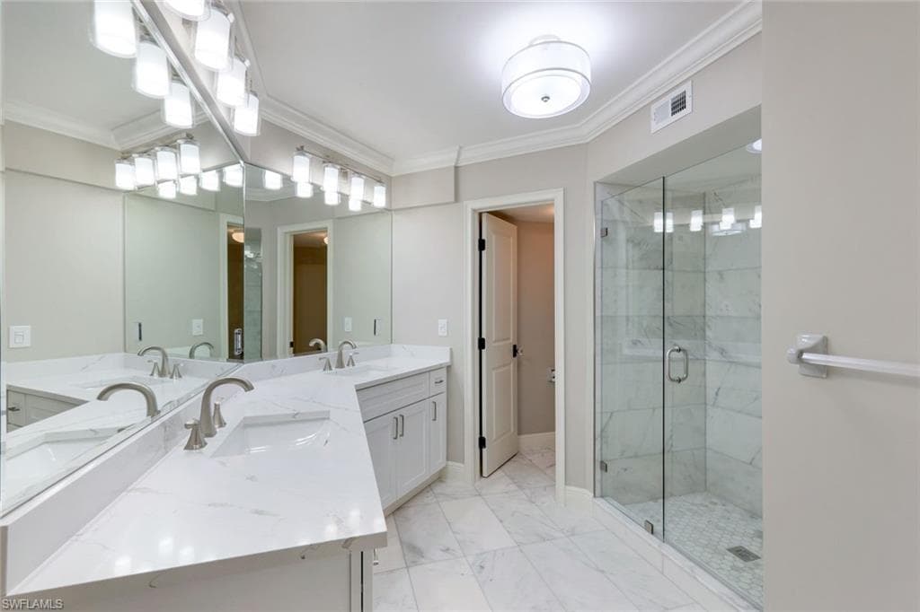 9103 Vanderbilt Dr 2-208, Naples, FL 34108-17