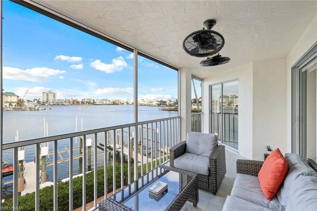 9103 Vanderbilt Dr 2-208, Naples, FL 34108-20