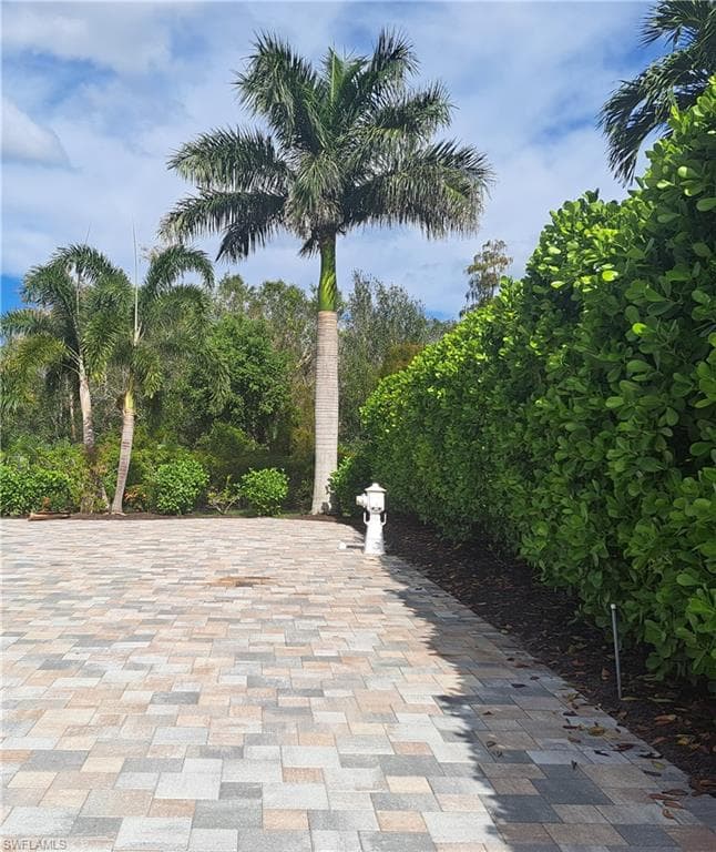 4983 Coach Ln, Naples, FL 34114-4
