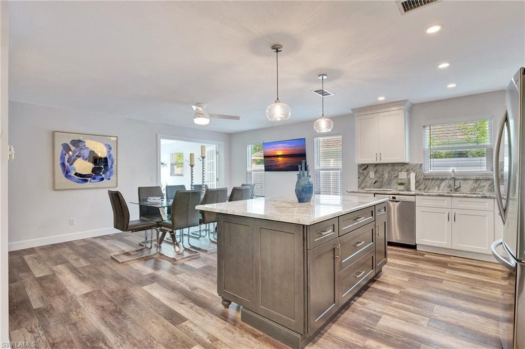 779 100th Ave N, Naples, FL 34108-9