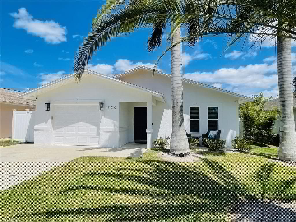 779 100th Ave N, Naples, FL 34108-1