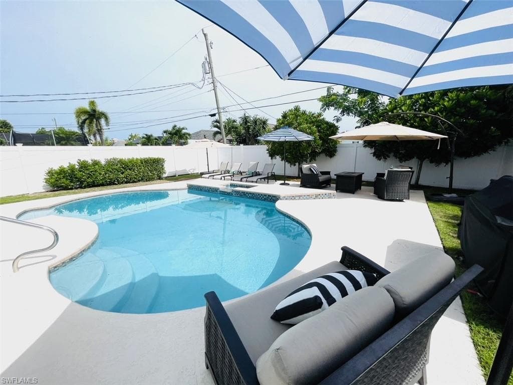 779 100th Ave N, Naples, FL 34108-3