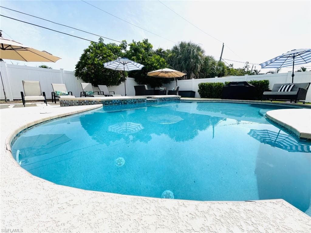 779 100th Ave N, Naples, FL 34108-5