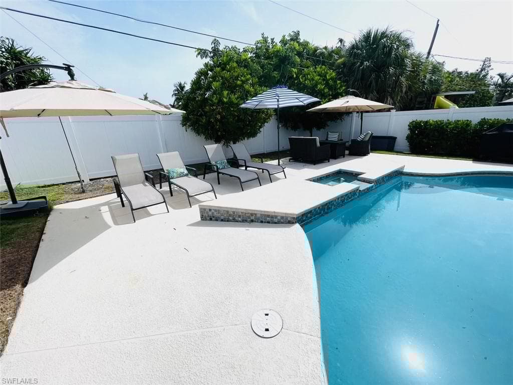 779 100th Ave N, Naples, FL 34108-6