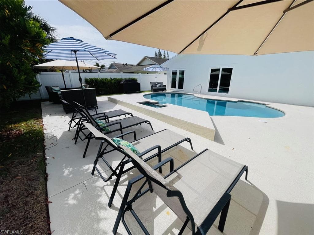 779 100th Ave N, Naples, FL 34108-7