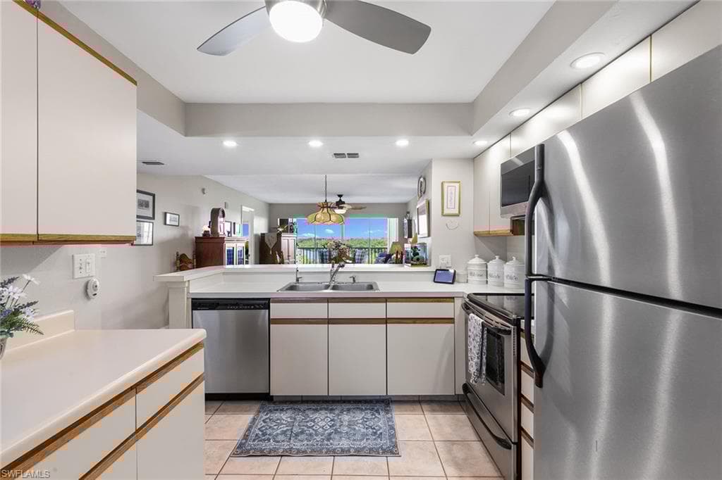 100 Stevens Landing Dr 305, Marco Island, FL 34145-11