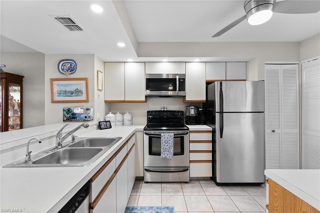 100 Stevens Landing Dr 305, Marco Island, FL 34145-13