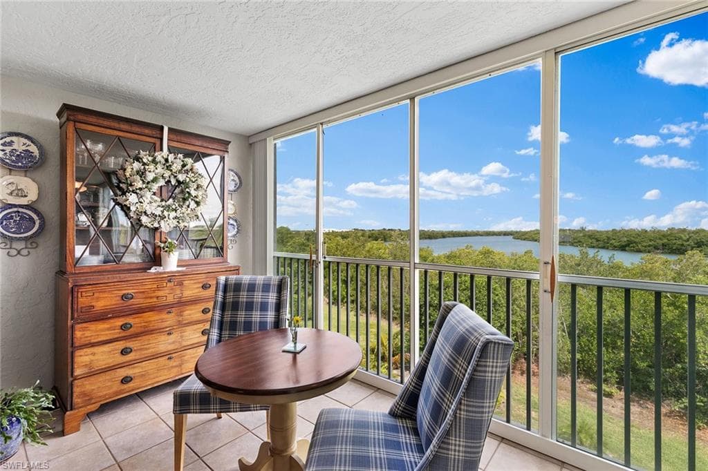 100 Stevens Landing Dr 305, Marco Island, FL 34145-24