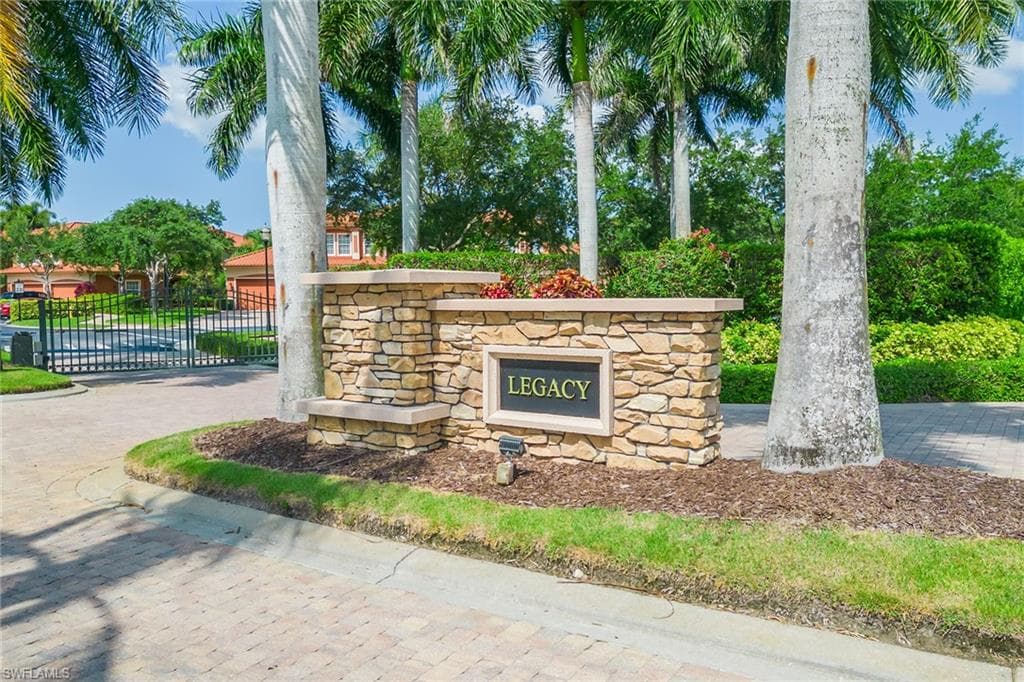 6442 Legacy Cir 203, Naples, FL 34113-37