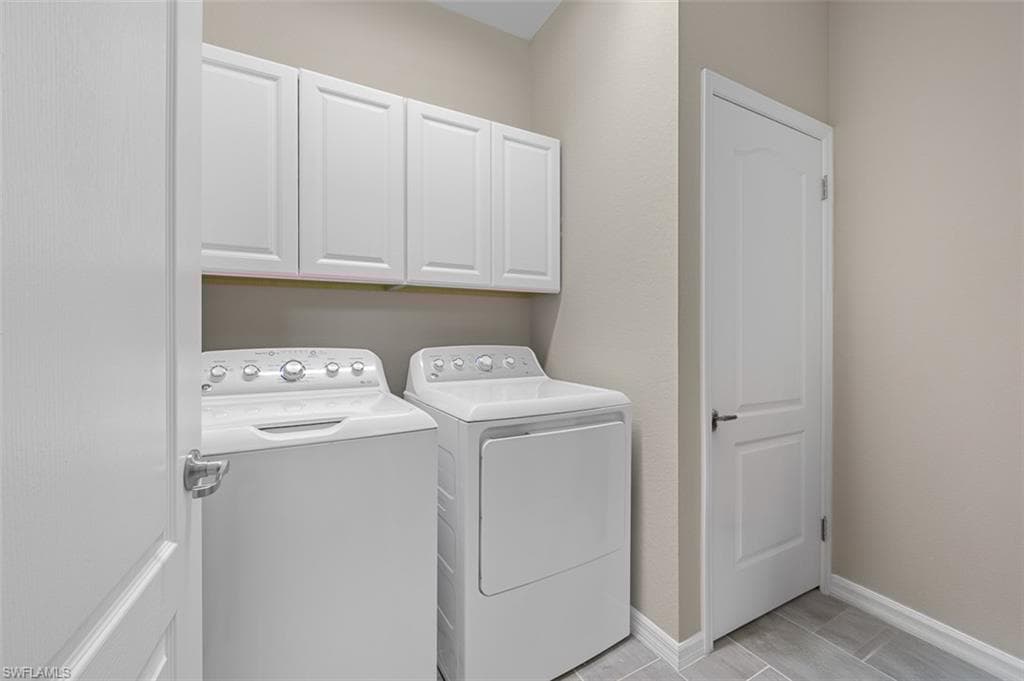 9374 Foxglove Ln, Naples, FL 34120-18