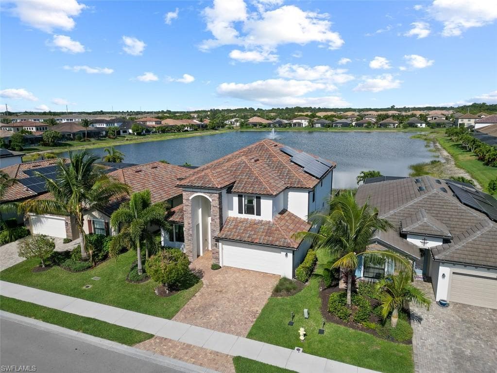 9374 Foxglove Ln, Naples, FL 34120-1