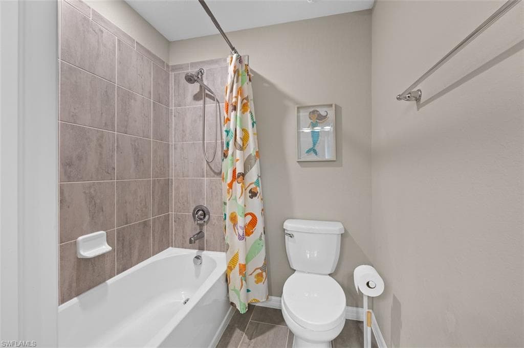 9374 Foxglove Ln, Naples, FL 34120-32