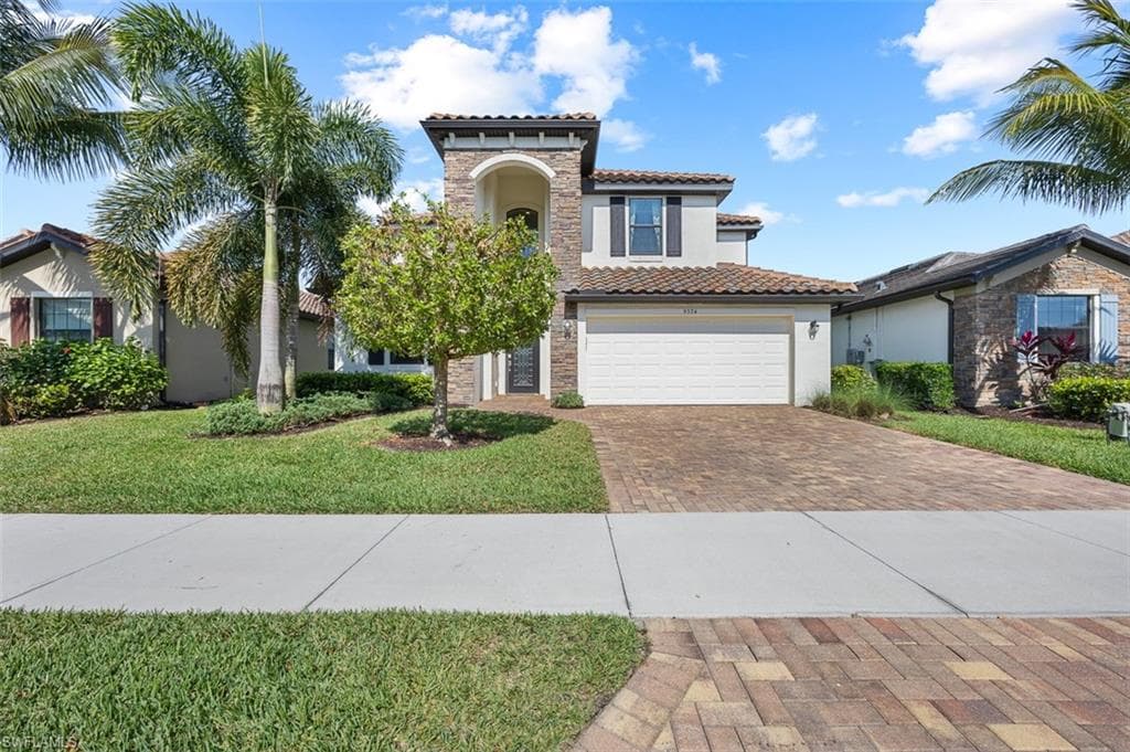 9374 Foxglove Ln, Naples, FL 34120-4