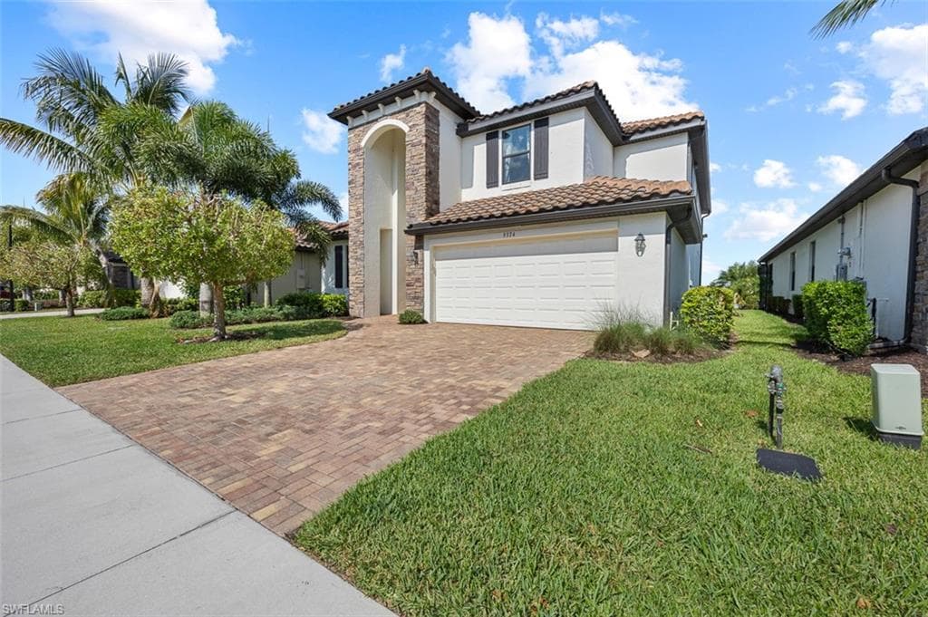 9374 Foxglove Ln, Naples, FL 34120-5