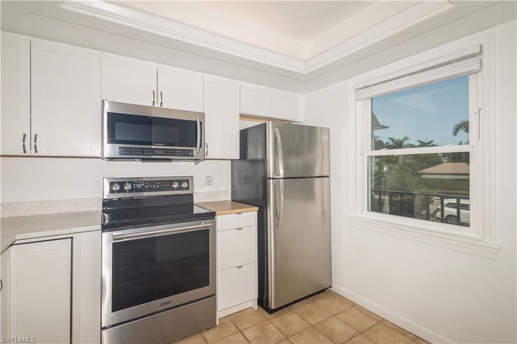 3030 Binnacle Dr 201, Naples, FL 34103-12