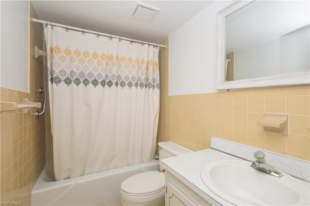 3030 Binnacle Dr 201, Naples, FL 34103-22