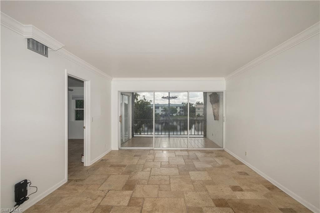3030 Binnacle Dr 201, Naples, FL 34103-3