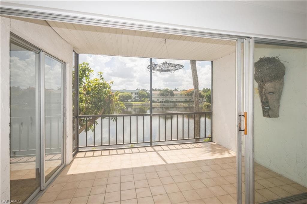 3030 Binnacle Dr 201, Naples, FL 34103-5