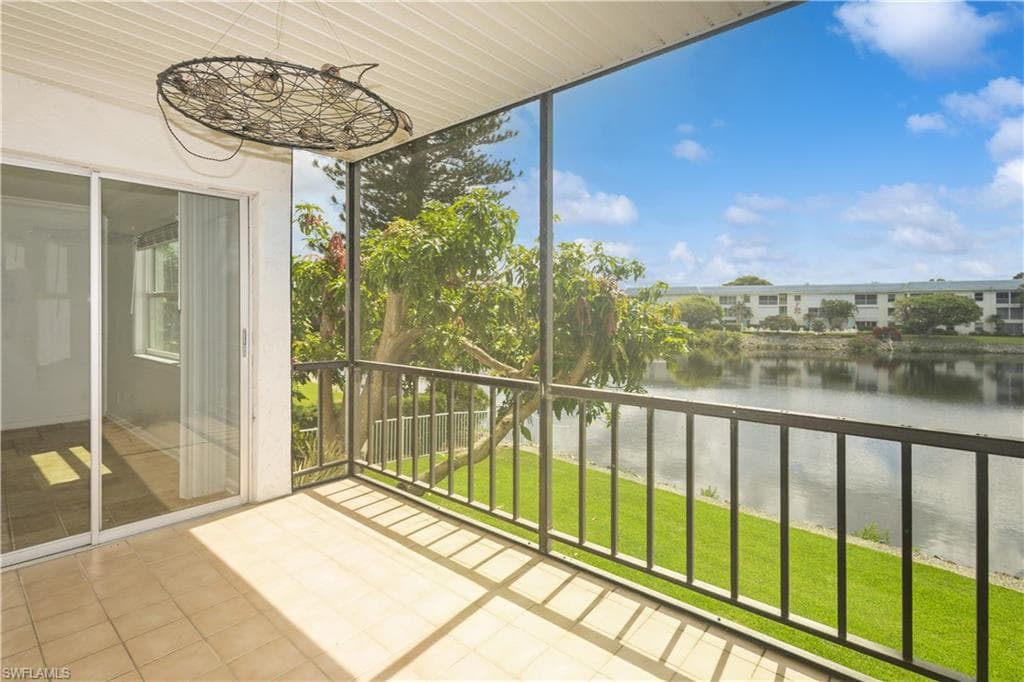 3030 Binnacle Dr 201, Naples, FL 34103-7