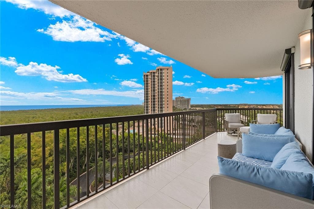6075 Pelican Bay Blvd 906, Naples, FL 34108-3