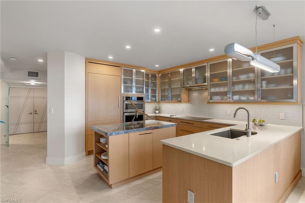 6075 Pelican Bay Blvd 906, Naples, FL 34108-6