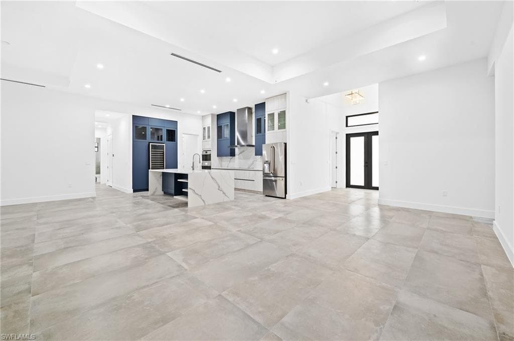 209 35th Ave NW, Naples, FL 34120-8