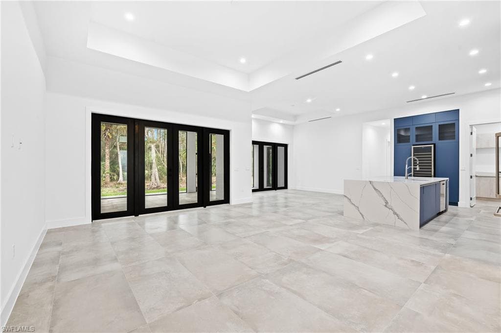 209 35th Ave NW, Naples, FL 34120-10