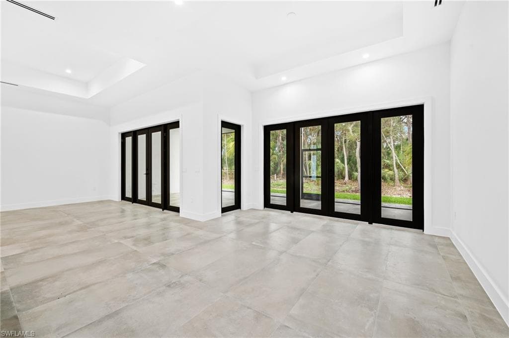209 35th Ave NW, Naples, FL 34120-16
