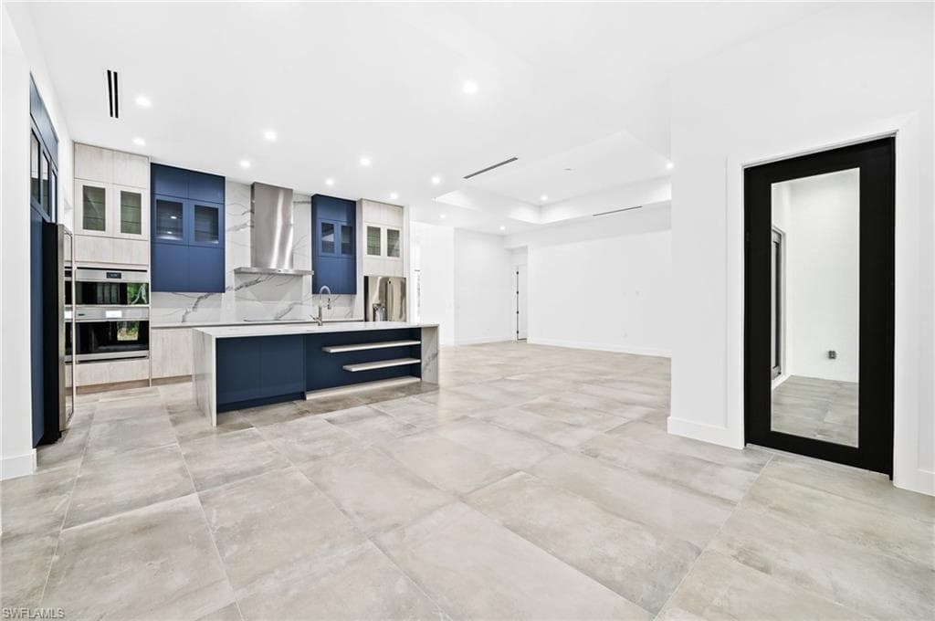 209 35th Ave NW, Naples, FL 34120-17