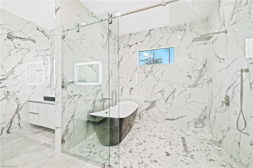 209 35th Ave NW, Naples, FL 34120-24