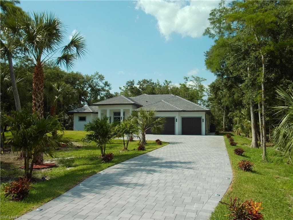 209 35th Ave NW, Naples, FL 34120-1