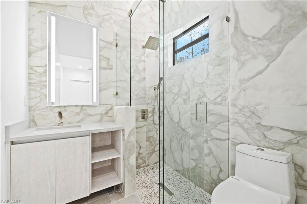 209 35th Ave NW, Naples, FL 34120-30