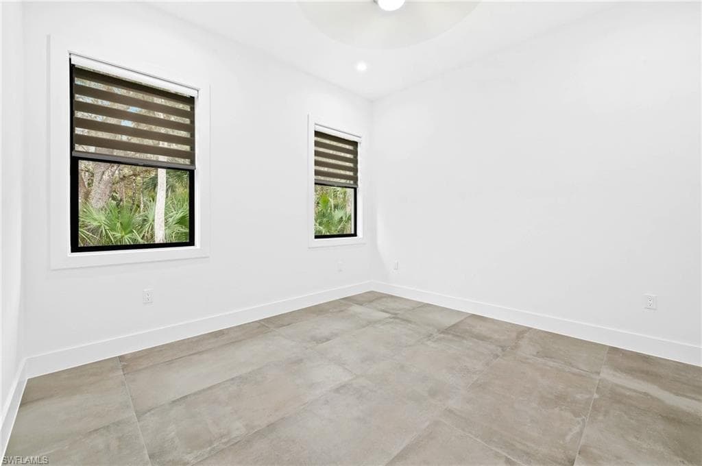 209 35th Ave NW, Naples, FL 34120-33