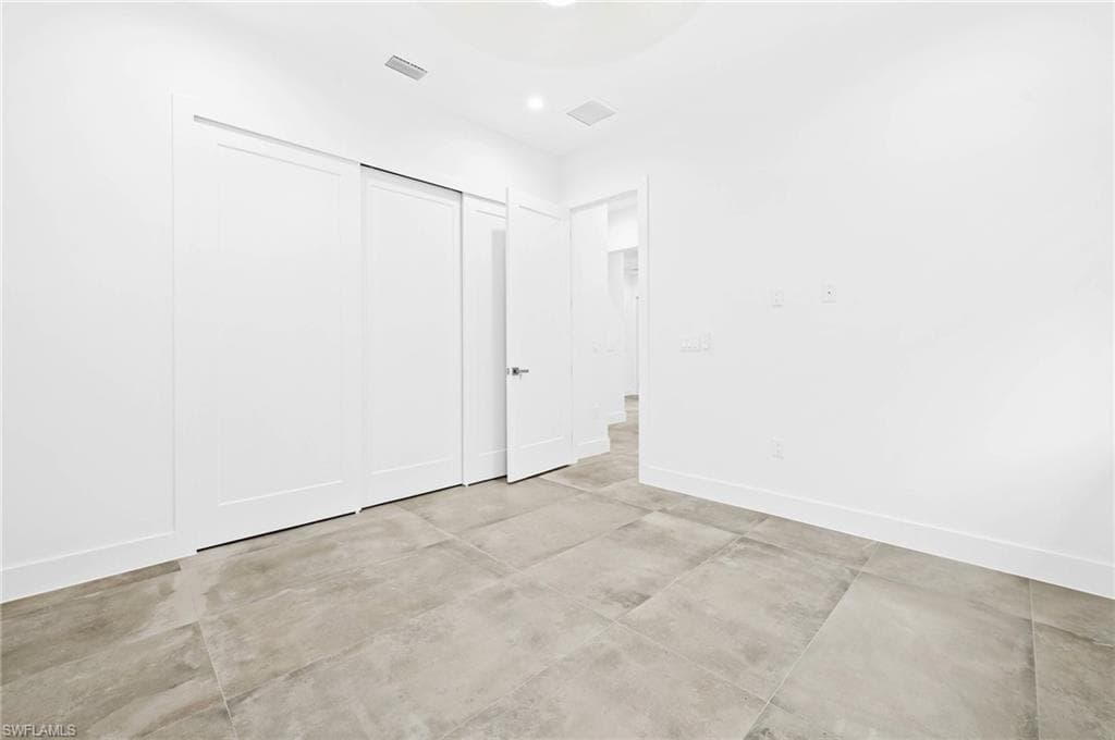 209 35th Ave NW, Naples, FL 34120-34