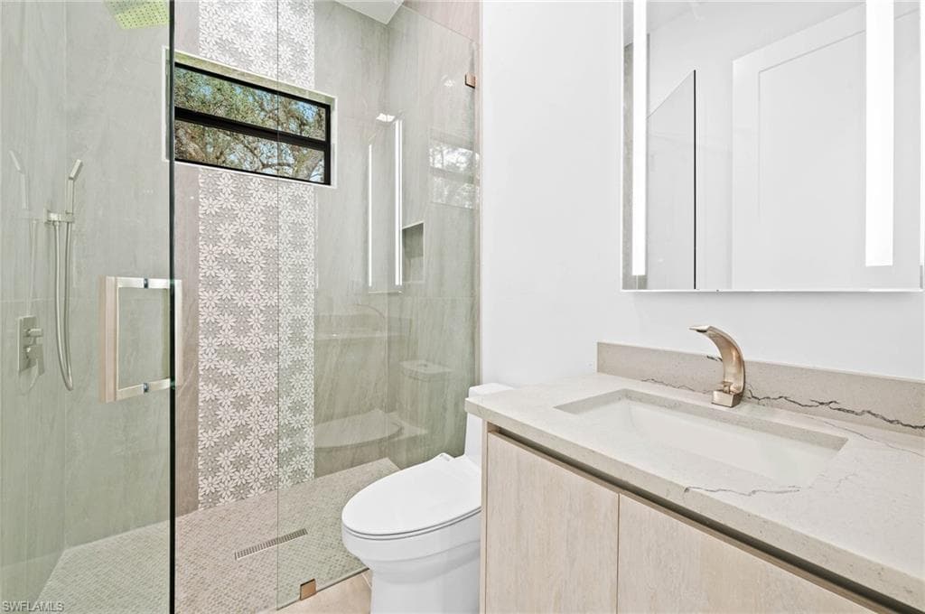 209 35th Ave NW, Naples, FL 34120-35