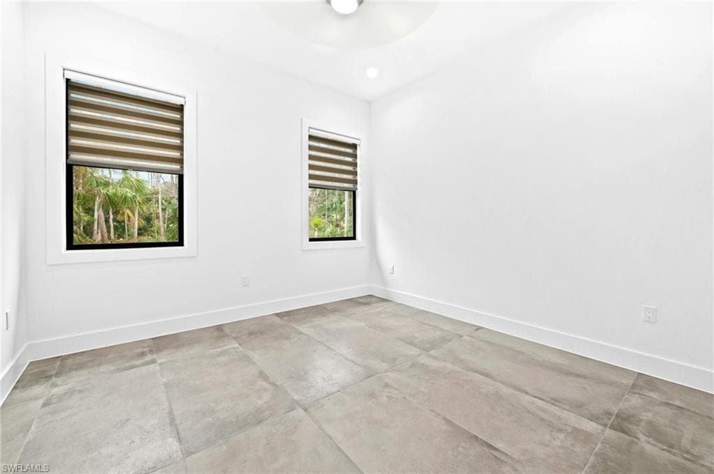 209 35th Ave NW, Naples, FL 34120-36